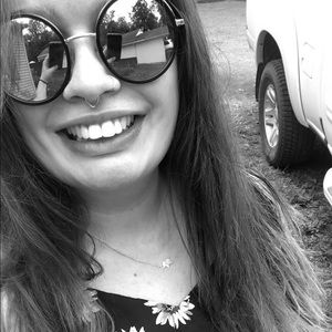 Meet your Posher, Kaylie